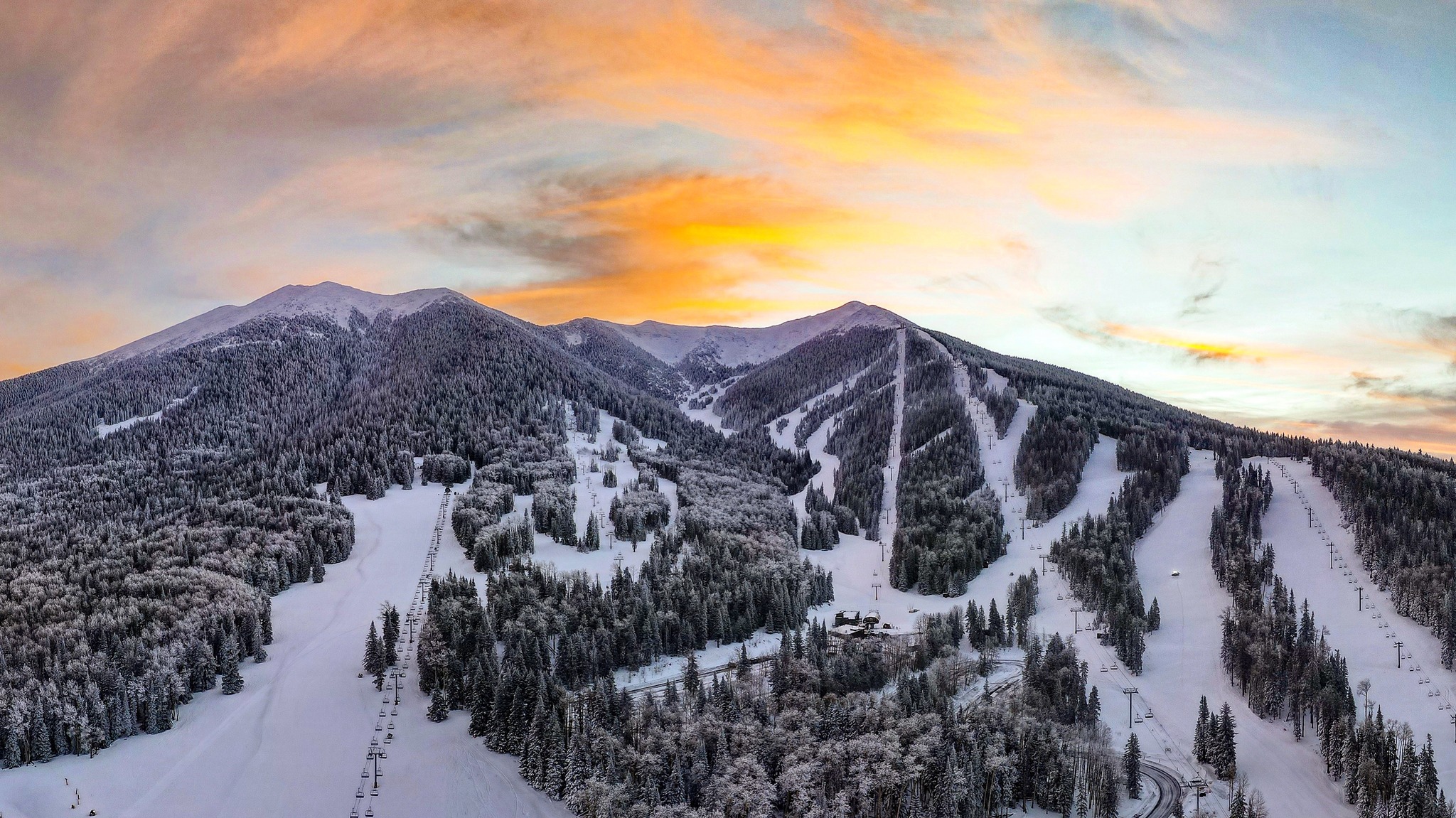 Arizona Snowbowl представляет новый четырехкресельный подъемник с фиксированным захватом и расширенную местность