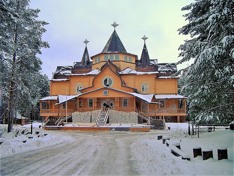 Residence of Father Frost in Veliky Ustyug. Wikipedia, user Christian von Rueden. Public domain